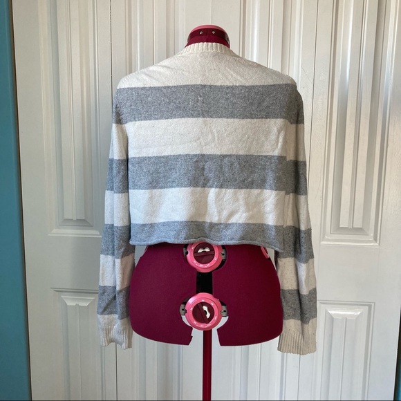 Cropped Sweater - Picture 3 of 4
